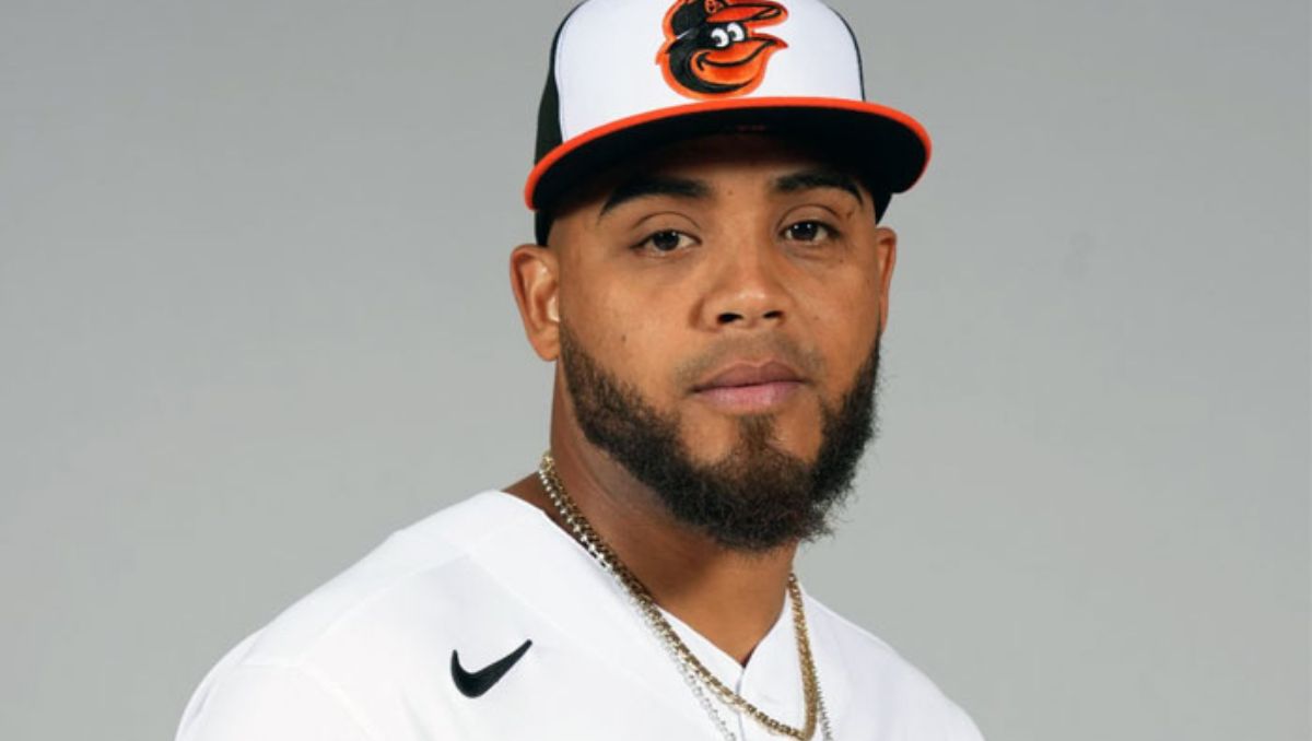 Darwinzon Hernández firma con Fukuoka SoftBank Hawks en Japón Séptima