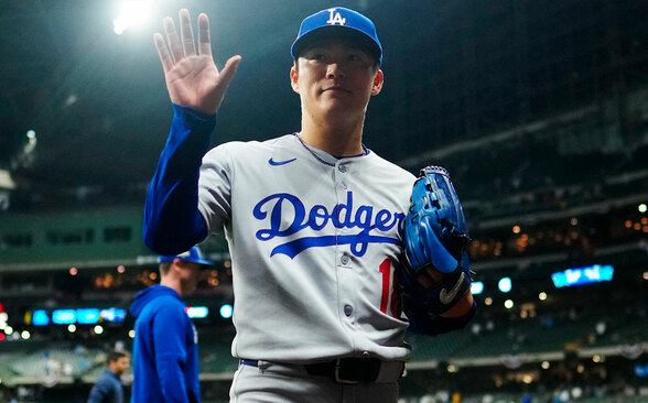 Yamamoto lanzó el 1er juego completo en postemporada para Dodgers desde José Lima. (MLB.com)