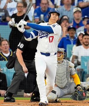 ¡HISTÓRICO! Shohei Ohtani pega 3 home runs vs Brewers [VIDEO]