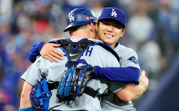 Yoshinobu Yamamoto le dio a Dodgers su primera victoria en la Serie Mundial 2025. (X: MLB)
