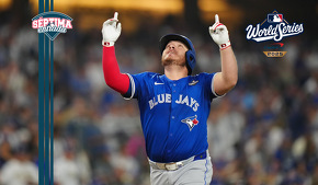 Alejandro Kirk empata récord de home runs en playoffs [VIDEO]