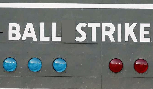 Por qué son tres strikes y cuatro bolas en el beisbol