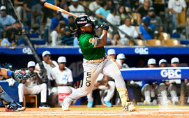 Eguy Rosario olvidó tomar primera base tras 4 pitcheos malos en LIDOM. (X: EOBASEBALLLUB)