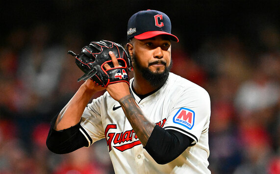 Emmanuel Clase y Luis Ortiz son el más reciente caso de apuestas en Grandes Ligas. (MLB.com)