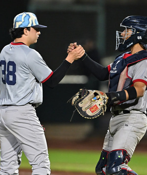 Rising Stars;:Sultanes gana el primer juego de la Final