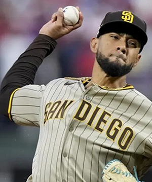 Bullpen de lujo... Atlanta Braves firma a Robert Suárez