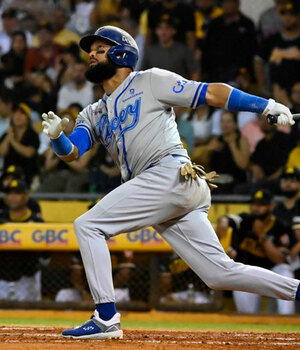 Emilio Bonifacio bateó su 1er jonrón para darle la victoria al Licey. (Cortesía)