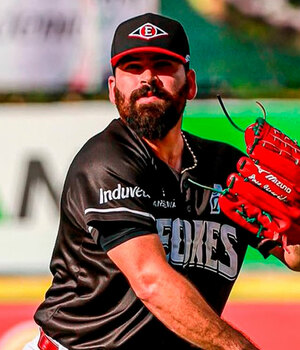 José Urquidy firmó con Leones del Escogido para el Round Robin LIDOM 2026. (Especial)