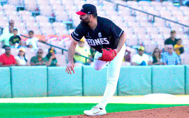 José Urquidy ha recibido 6 carreras en 2.2 entradas con el Escogido en el Round Robin LIDOM. (Cortesía)