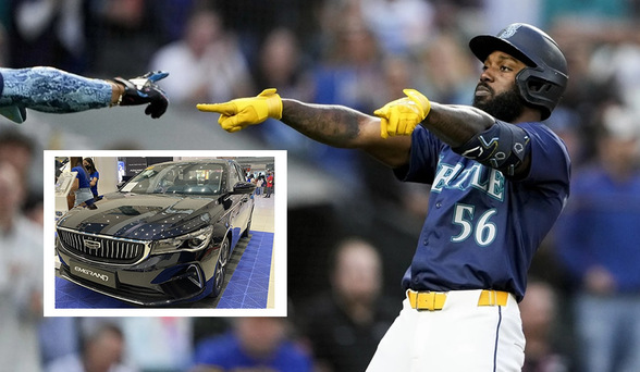 Randy Arozarena regala autos a sus dos entrenadores yucatecos