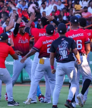Leones del Escogido gana Juego 4 y está a 1 triunfo del bicampeonato