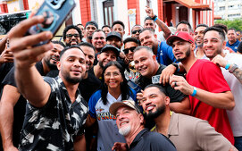Jugadores del Magallanes y Delcy Rodríguez celebraron el título de la Serie de las Américas 2026. (Especial)