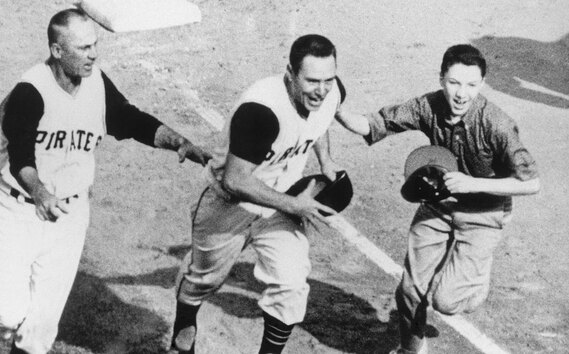 Bill Mazeroski, leyenda de los Pirates, falleció a los 89 años. (MLB.com)