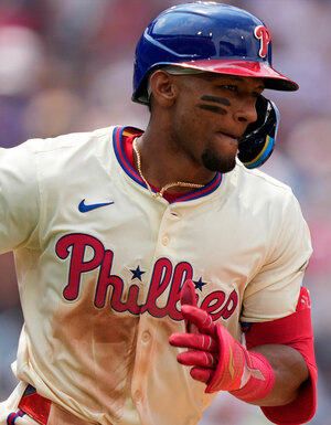 Johan Rojas es el 3er jugador suspendido por Grandes Ligas este año. (FOTO: MLB.com)