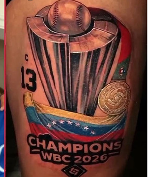 Salvador Pérez y su espectacular tatuaje del título del Clásico