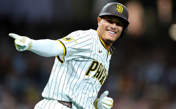 Manny Machado con polémica jugada en el Padres vs. Red Sox (FOTO: MLB.com)