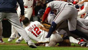 Jorge Soler y Reynaldo López se enfrascaron en una pelea durante el Angels vs. Braves (FOTO: AP)