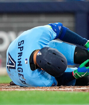 George Springer lesionado con los Blue Jays durante las primeras semanas de la MLB 2026 (FOTO: AP)