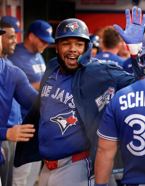 Los Blue Jays hicieron un viaje de 6 horas en autobús para llegar a Los Ángeles (FOTO: MLB.com)