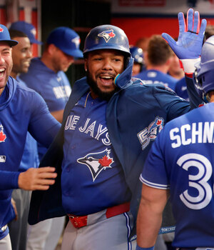 Los Blue Jays hicieron un viaje de 6 horas en autobús para llegar a Los Ángeles (FOTO: MLB.com)
