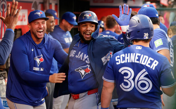 Los Blue Jays hicieron un viaje de 6 horas en autobús para llegar a Los Ángeles (FOTO: MLB.com)