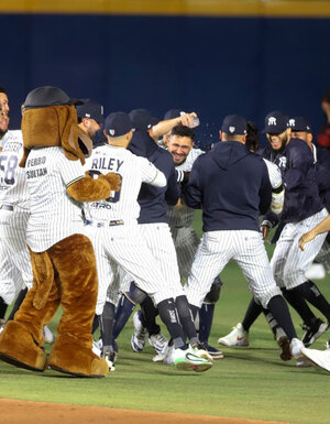 Sultanes amplió a 4-0 su invicto venciendo al Caliente en el inicio de la LMB 2026 (FOTO: Roberto Alanís)