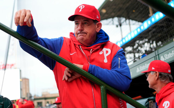 Rob Thomson dejó de ser manager de los Phillies tras llevarlos a la Serie Mundial 2022 (FOTO: AP)