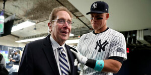 Aaron Judge quiere honrar la memoria del icónico ex narrador de los Yankees, John Sterling (FOTO: Especial)