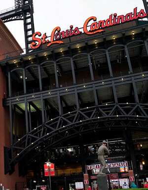 Un hombre murió a las afueras del Busch Stadium tras el Dodgers vs. Cardinals (FOTO: MLB.com)
