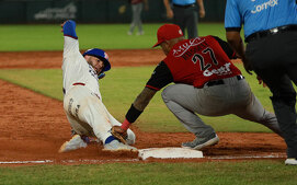 Una jugada polémica en el tira y tira extendió el rally de Olmecas sobre Piratas (FOTO: Cortesía)