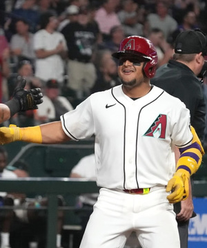 ¡En solo 6 pitcheos D-Backs llena la casa y pega Grand Slam!