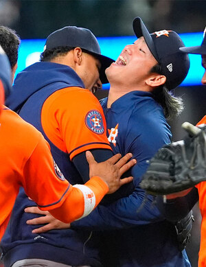 Tatsuya Imai lanzando el comienzo del juego sin hit ni carrera combinado para los Astros (FOTO: MLB.com)