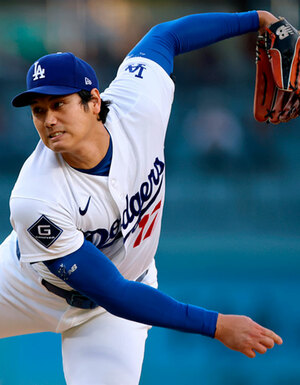 Shohei Ohtani lanzando para su quinta victoria en la MLB 2026 (FOTO: MLB.com)