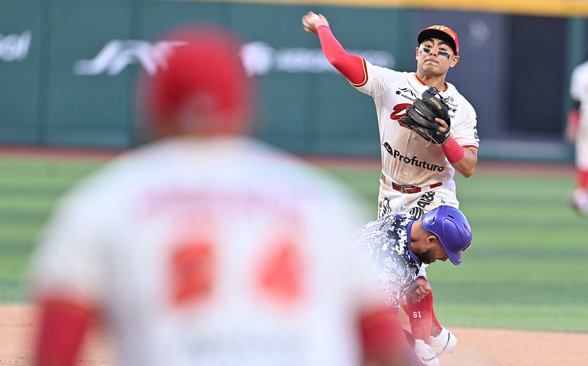 Diablos vs. Conspiradores: Rangel Ravelo barriendo a Moisés Gutiérrez