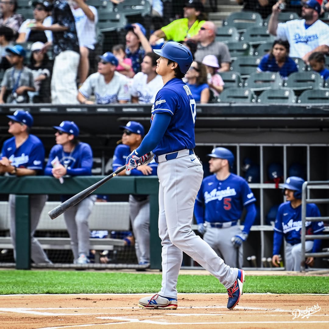 Shohei Ohtani bateando jonrón en el Dodgers vs. White Sox